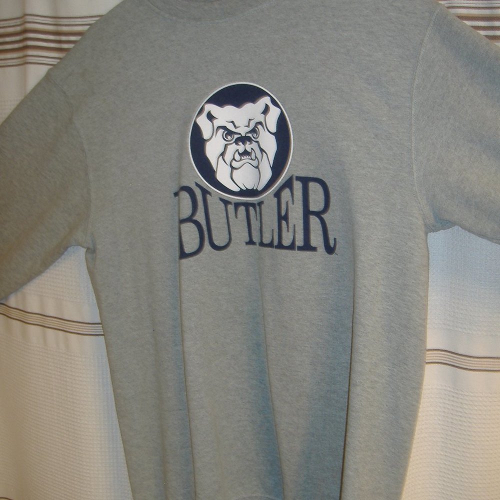 BUTLER BULLDOGS SWEATSHIRT, ADULT SIZE MEDIUM